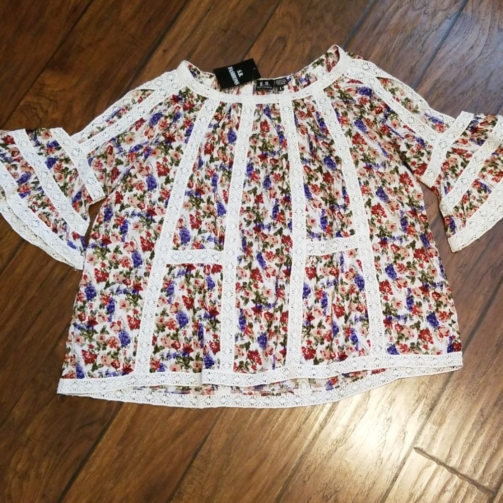 NWT Womens cold shoulder top